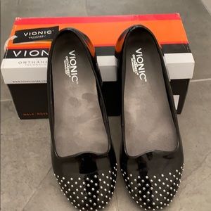 VIONIC Patent Flat, size 8.